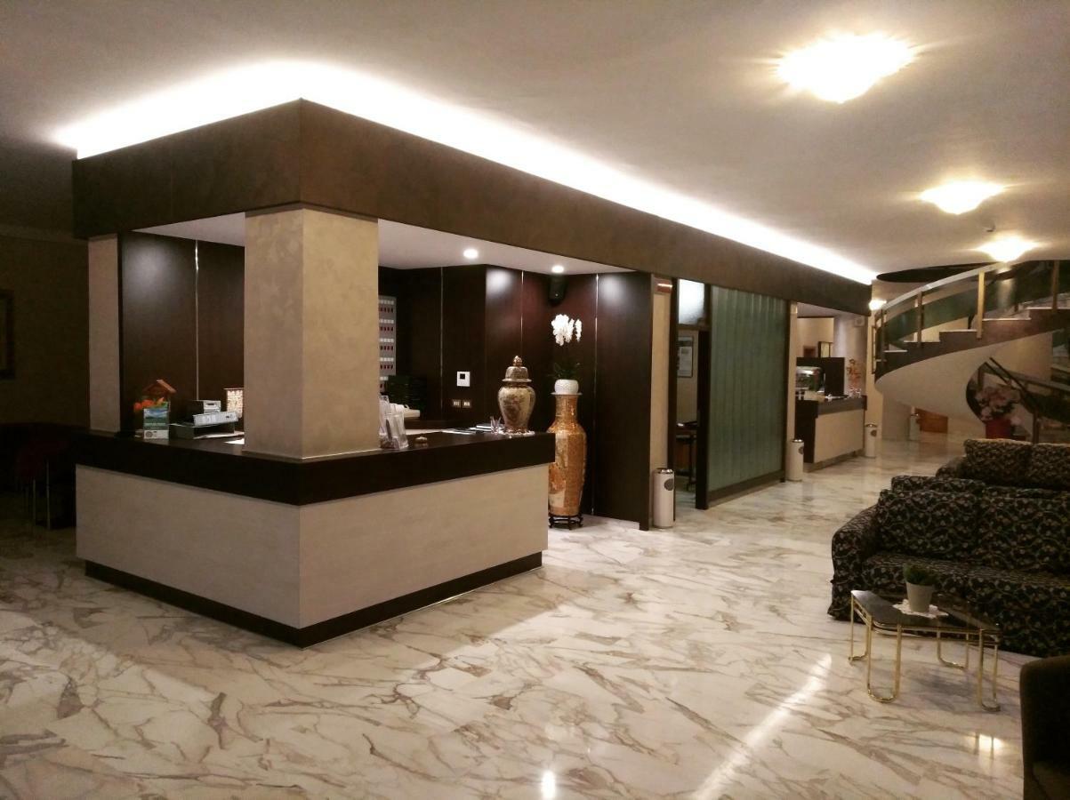 Hotel Reali Chianciano Terme Εξωτερικό φωτογραφία